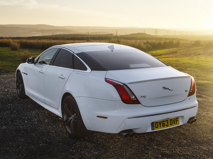  Jaguar XJR 2013 года  (UK) (фото 6 из 10)